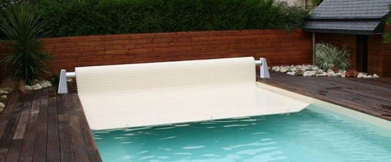 Où trouver une couverture automatique aux normes de sécurité près de Bordeaux pour ma piscine